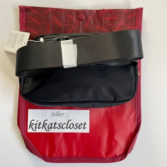 🆕 **BLACK WITH GOLD HARDWARE** NWT lululemon everywhere belt bag EBB 1L - Picture 6 of 8